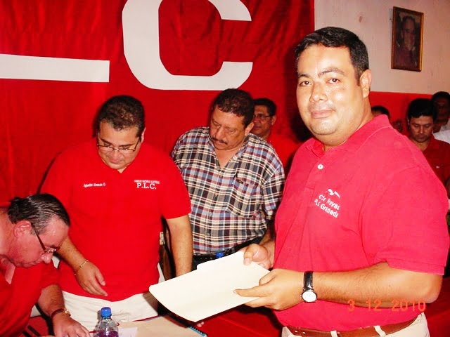 Concejal Navas al momento de presentar requisitos ante Comision Nacional Electoral PLC